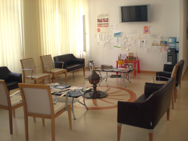 Diş kliniği bekleme alanı